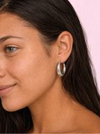 Nyla Hoops purtată – fotografie pe model | Sanni