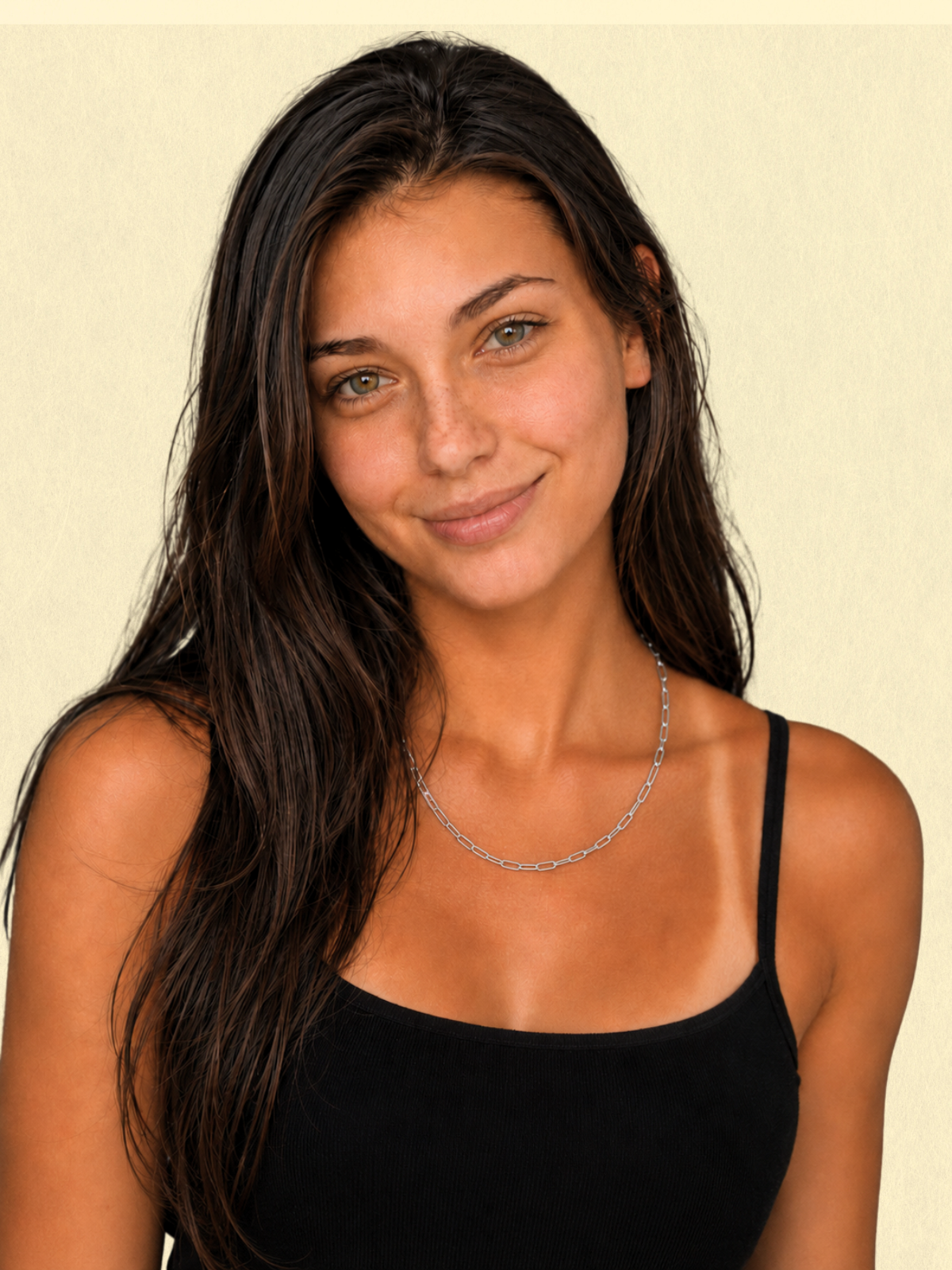 Lia Chain purtată – fotografie pe model | Sanni